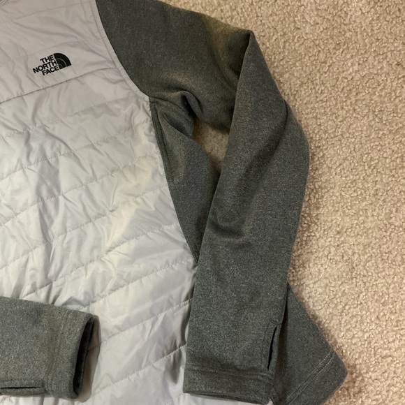 The North Face Women's Light Gray and Dark Gray Ski Jacket - Picture 10 of 10